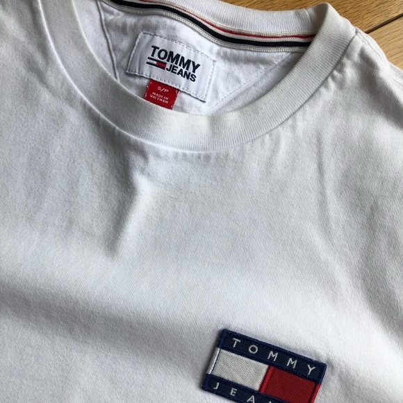 Tommy Hilfiger t shirt Small . - Picture 2 of 3
